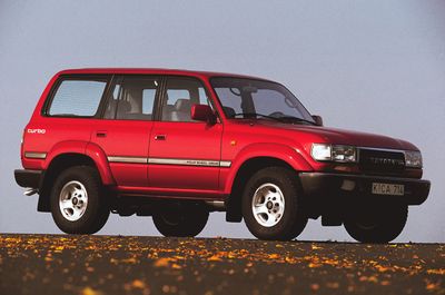 Автостекла Toyota Land Cruiser 80 c установкой в Москве